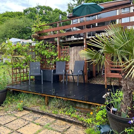 Private Holiday Home In Calm Site Вуттон-Бридж Экстерьер фото