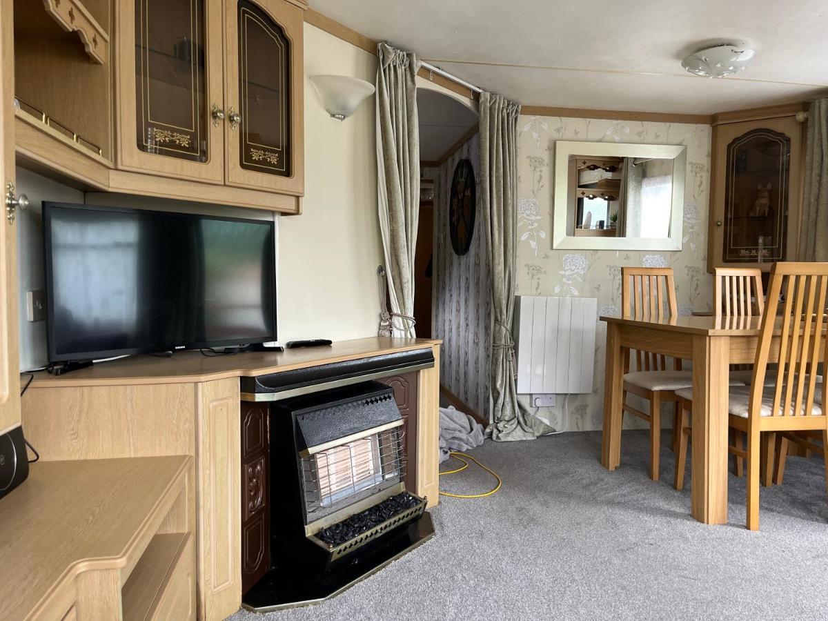 Private Holiday Home In Calm Site Вуттон-Бридж Экстерьер фото